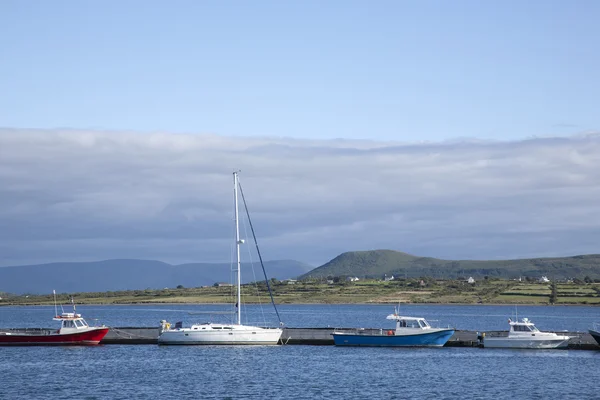 Barcos en Puerto, Ciudad de los Caballeros, Isla de Valentia —  Fotos de Stock