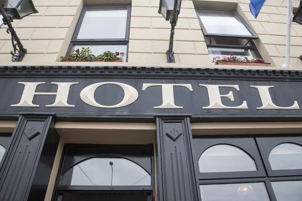 Hotel Sign on Building — Stock Photo, Image