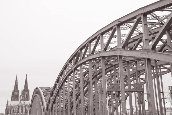 Hohenzollernbrucke Railway Bridge and Cathedral, Colônia — Fotografia de Stock