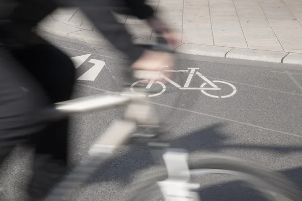 Bike Lane and Cyclist, Кёльн — стоковое фото