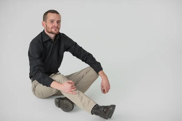 Apuesto joven hombre reflexivo — Foto de Stock