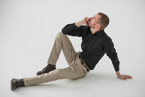 Apuesto joven hombre reflexivo — Foto de Stock