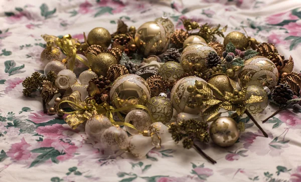 Decorazione d'oro di Natale — Foto Stock