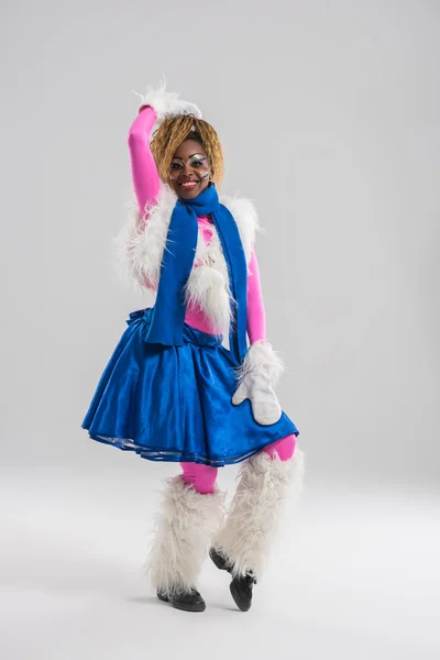 Donna africana in costume divertente — Foto Stock