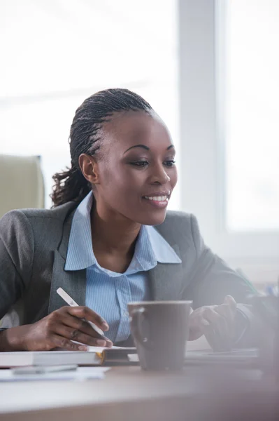 Mujer de negocios africana —  Fotos de Stock