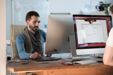 Grafik tablet üzerinde çizim Tasarımcısı