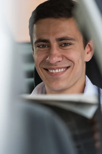 Businessman reading news — Stock Photo, Image