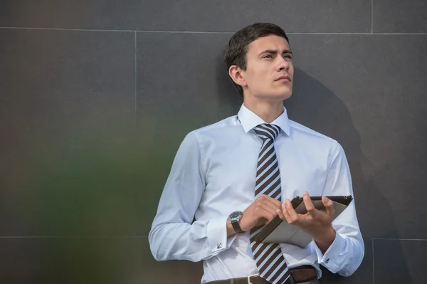 Businessman using   tablet — Stock Photo, Image