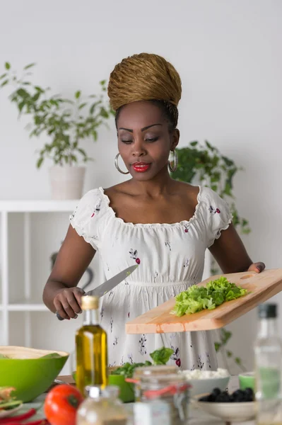 African woman preparing salad — Stock Photo, Image