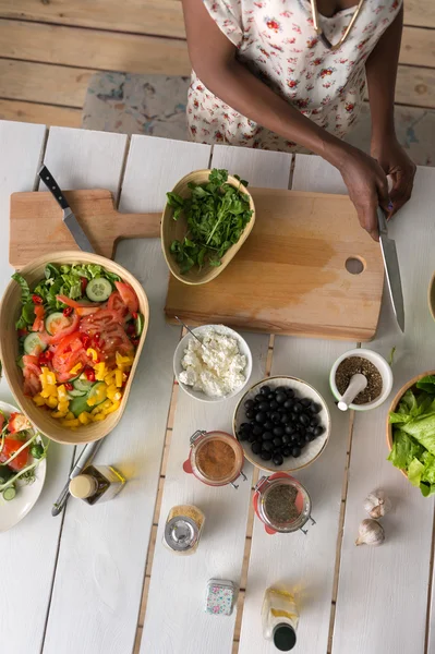 African Woman preparing Salad — Stock Photo, Image