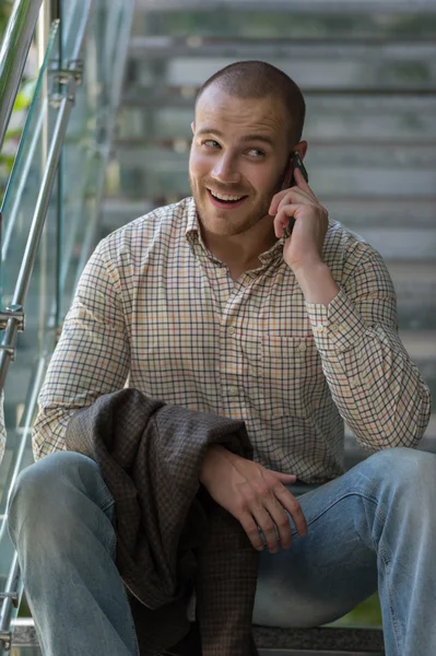 Zakenman aan de telefoon — Stockfoto