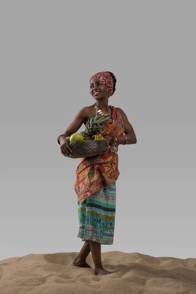 African woman carrying fruits — Stock Photo, Image