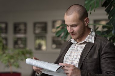 işadamı okuma gazete