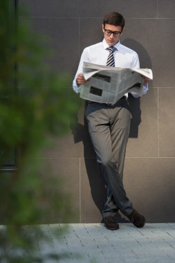 işadamı okuma gazete