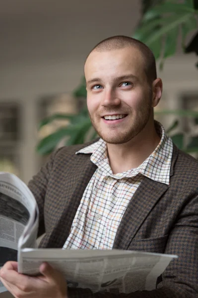 Businessman reading newspaper — Stock Photo, Image