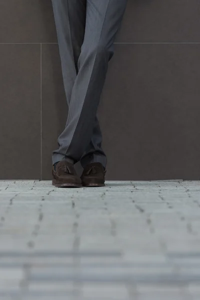 Businessman legs on the street — Stock Photo, Image