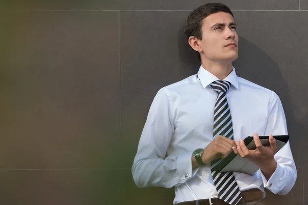 Businessman using tablet computer — Stock Photo, Image