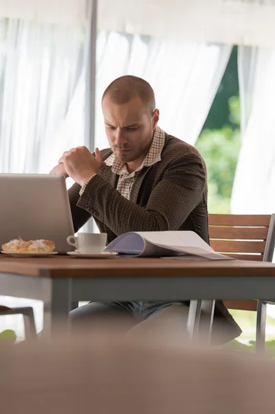 Businessman working with blueprints — Stock Photo, Image