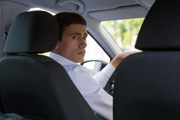 Young man driving car — Stock Photo, Image