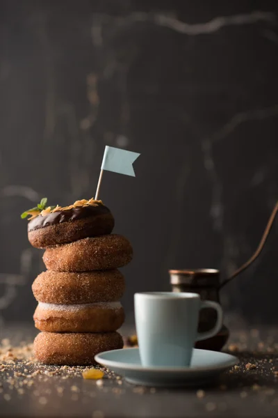 Donuts en kopje koffie — Stockfoto