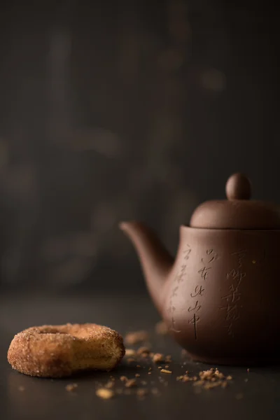 Bitten donitsi murusia — kuvapankkivalokuva