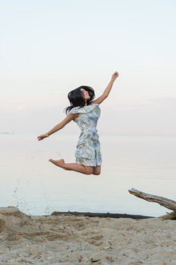 plajda eğlenmek kadın