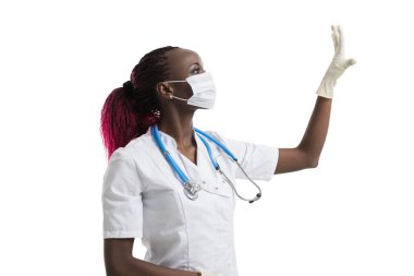 sanal ekran ile çalışan doktor