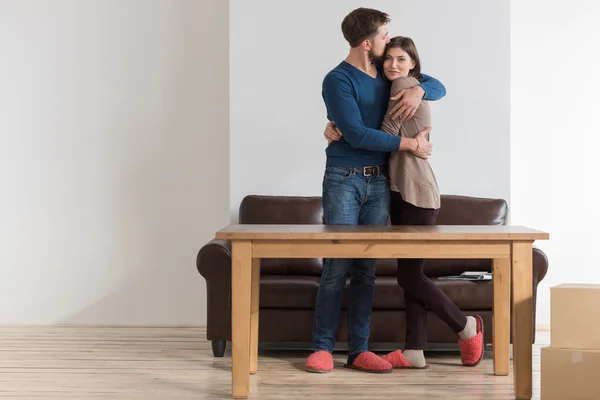 Young couple embracing — Stock Photo, Image