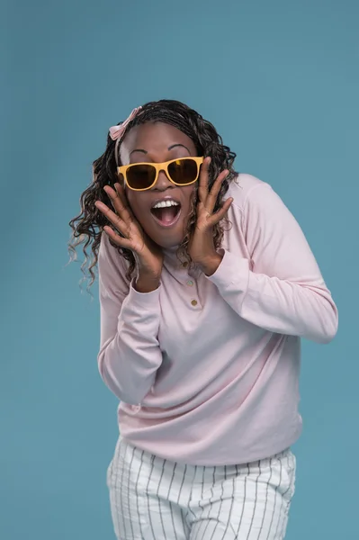 Mujer con gafas de sol — Foto de Stock