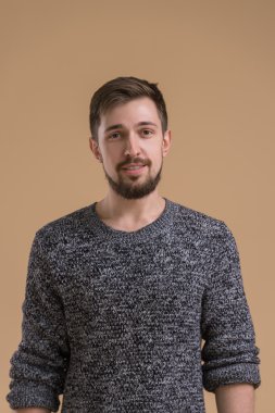 gülümseyen adam portresi