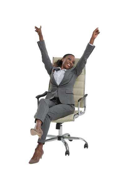 Geschäftsfrau sitzt auf Stuhl — Stockfoto