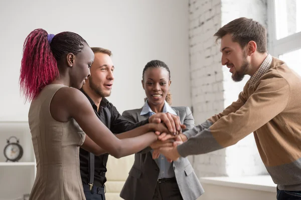 Groupe multiracial de gens d'affaires — Photo