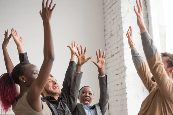 Business team viert feest — Stockfoto