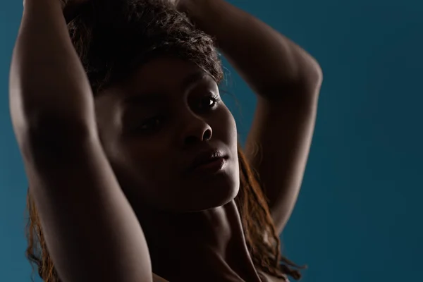 Африканская женщина в сексуальном белье — стоковое фото