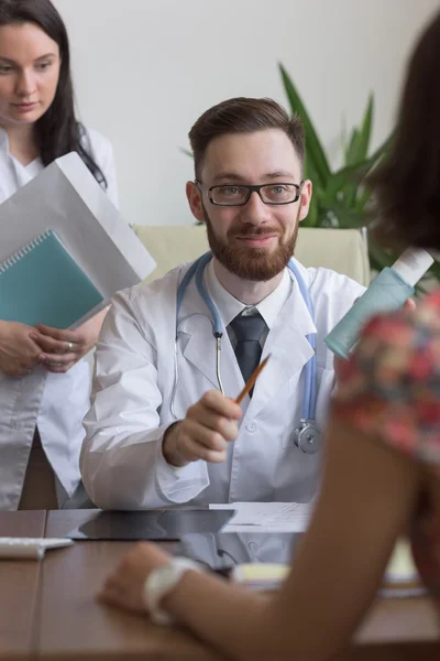 Beoefenaar consulting vrouw — Stockfoto