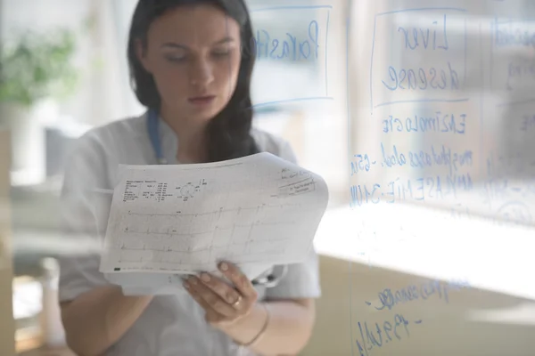 Doctor working at office — Stock Photo, Image