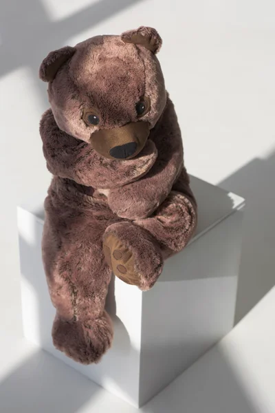 Teddy Bear on Cube — Stock Photo, Image