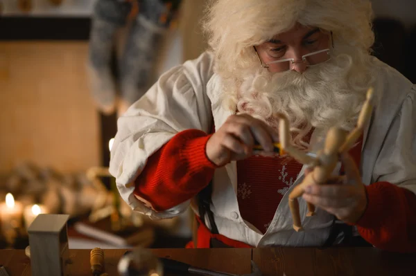 Santa making wooden nesting box — Stock Photo, Image