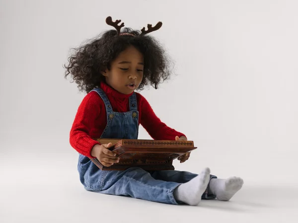 Niña en Navidad — Foto de Stock