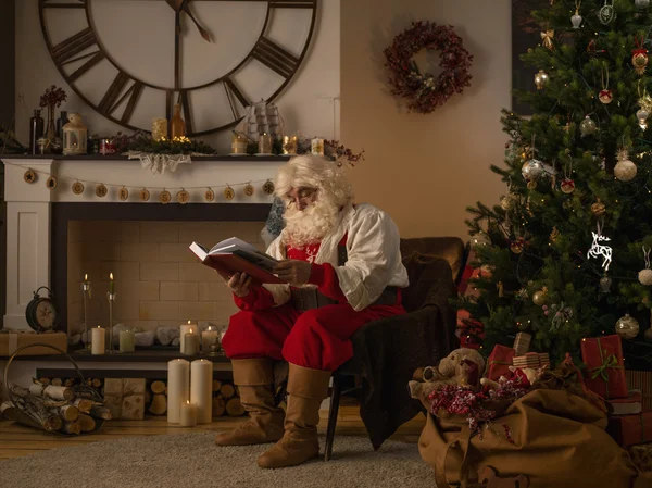 Weihnachtsmann zu Hause — Stockfoto