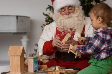 Noel Baba ile çocuk