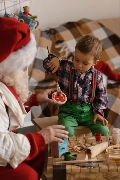 Weihnachtsmann mit Kind — Stockfoto