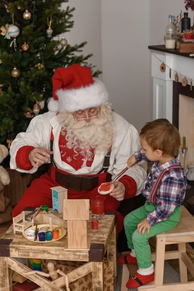 Santa Claus met kind — Stockfoto
