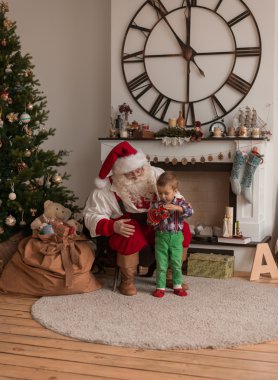 Noel Baba ile çocuk oyun