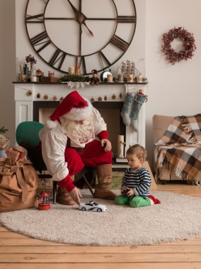 Noel Baba ile çocuk oyun