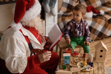 Noel Baba ile çocuk oyuncak yapma