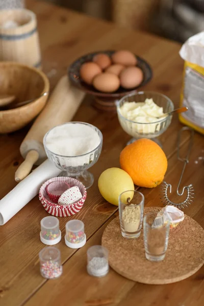 Lebkuchen-Zutaten auf dem Tisch — Stockfoto