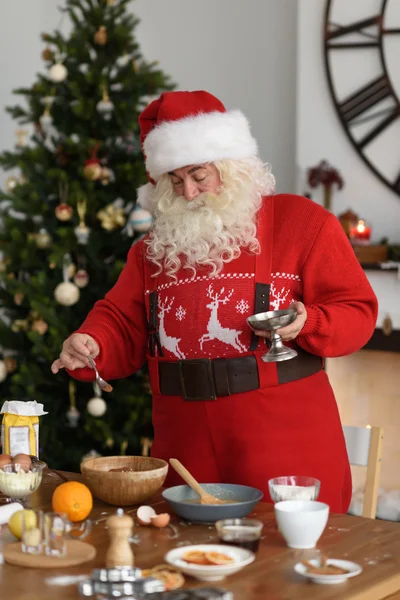 Santa Claus Cooking Biscuits de Noël — Photo