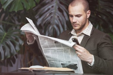 işadamı okuma gazete