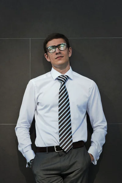 Businessman wearing virtual reality glasses — Stock Photo, Image